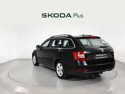 Negro Usado 2020 Skoda Octavia Ambition Familiar | 20.400 € (Precio justo)