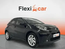 Negro Usado 2023 Toyota Aygo Play Utilitario | 16.290 € (Precio justo)