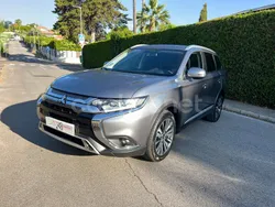 Gris / plata Usado 2020 Mitsubishi Outlander Motion SUV | 20.900 € (Precio justo)
