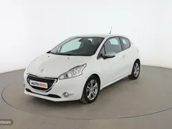 Blanco Usado 2015 Peugeot 208 Allure Utilitario | 8299 € (Precio justo)