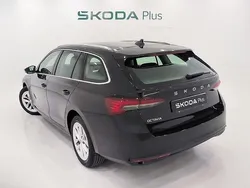 Negro Usado 2024 Skoda Octavia Selection Familiar | 25.490 € (Super precio)