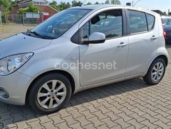 Gris / plata Usado 2014 Opel Agila Selective Berlina | 6000 €