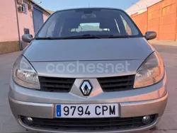 Gris / plata Usado 2004 Renault Scénic II Expression Monovolumen | 3900 € (Caro)