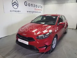 Rojo Usado 2023 Kia Ceed Berlina | 18.700 € (Precio justo)