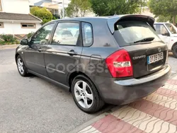 Marrón Usado 2005 Kia Cerato LX Berlina | 3200 €