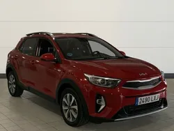 Rojo Usado 2022 Kia Stonic SUV | 17.000 € (Un poco caro)