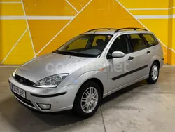 Gris / plata Usado 2001 Ford Focus Trend Berlina | 2999 € (Un poco caro)