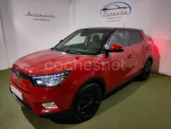 Rojo Usado 2017 Ssangyong Tivoli Limited SUV | 13.990 € (Precio justo)