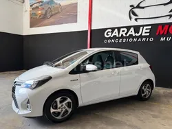 Blanco Usado 2015 Toyota Yaris Hybrid Active Berlina | 11.400 € (Precio justo)