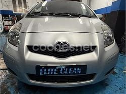 Gris / plata Usado 2011 Toyota Yaris Berlina | 550.088 €