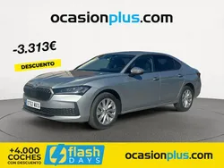 Gris Nuevo 2025 Skoda Superb Essence Berlina | 36.450 € (Super precio)