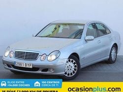 Plateado Usado 2002 Mercedes E240 Berlina | 3990 €