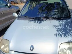 Gris / plata Usado 2000 Renault Clio II Berlina | 1100 € (Buen precio)