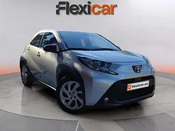 Gris Usado 2024 Toyota Aygo Play Utilitario | 14.990 € (Precio justo)