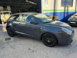 Gris Usado 2016 Alfa Romeo MiTo Distinctive Utilitario | 8500 €