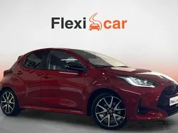 Rojo Usado 2022 Toyota Yaris Hybrid Plus Berlina | 18.490 € (Super precio)