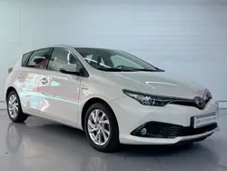 Blanco Usado 2017 Toyota Auris Hybrid Advance Utilitario | 14.100 € (Precio justo)
