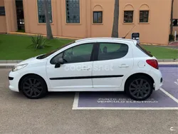 Blanco Usado 2008 Peugeot 207 Premium Berlina | 3150 € (Un poco caro)