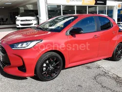 Rojo Usado 2022 Toyota Yaris Hybrid Style Berlina | 20.900 € (Precio justo)