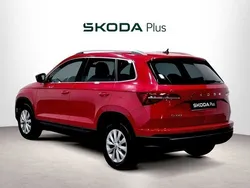 Rojo Usado 2024 Skoda Karoq Selection SUV | 28.040 € (Un poco caro)
