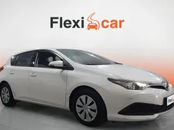 Blanco Usado 2017 Toyota Auris Active Berlina | 11.790 € (Buen precio)