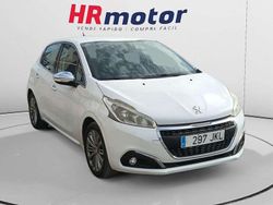 Blanco Usado 2015 Peugeot 208 Allure Utilitario | 8310 € (Precio justo)