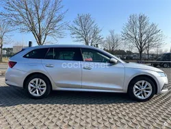Gris / plata Usado 2021 Skoda Octavia Ambition Familiar | 17.900 € (Super precio)