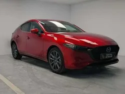 Rojo Usado 2024 Mazda 3 Exclusive-Line | 28.400 € (Caro)