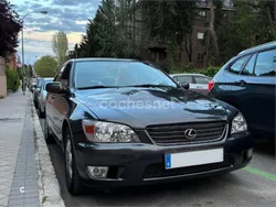 Usado 2002 Lexus IS200 Luxury Line Berlina | 4900 €
