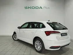 Blanco Usado 2024 Skoda Scala Essence Utilitario | 17.990 € (Buen precio)