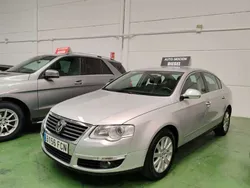 Plateado Usado 2007 VW Passat Advance Berlina | 5800 € (Un poco caro)