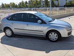 Gris / plata Usado 2007 Ford Focus Trend Berlina | 2900 € (Precio justo)