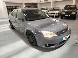 Gris / plata Usado 2002 Ford Mondeo ST Berlina | 9900 €