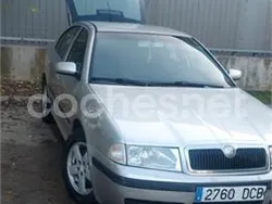 Gris / plata Usado 2004 Skoda Octavia Ambiente Berlina | 2000 €