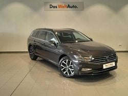 Gris Usado 2023 VW Passat Executive Familiar | 34.700 € (Precio justo)