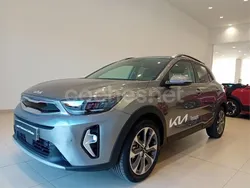 Gris / plata Usado 2024 Kia Stonic Style SUV | 21.690 € (Un poco caro)