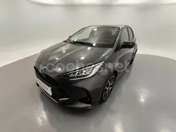 Gris Usado 2021 Toyota Yaris Hybrid Style Utilitario | 20.300 € (Precio justo)