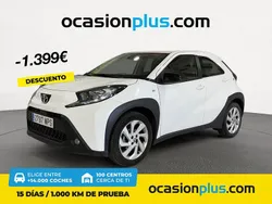 Blanco Usado 2024 Toyota Aygo Play Utilitario | 15.150 € (Precio justo)