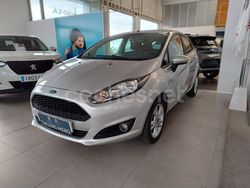 Gris / plata Usado 2016 Ford Fiesta Trend Berlina | 8900 €