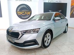 Gris / plata Usado 2021 Skoda Octavia Ambition Berlina | 15.500 € (Buen precio)