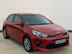 Rojo Usado 2023 Kia Rio | 18.000 € (Precio justo)