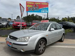Gris / plata Usado 2002 Ford Mondeo Ghia Berlina | 2400 €