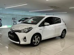 Blanco Usado 2015 Toyota Yaris Hybrid Active Berlina | 11.250 € (Precio justo)