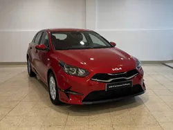 Rojo Usado 2024 Kia Ceed Berlina | 21.950 € (Precio justo)