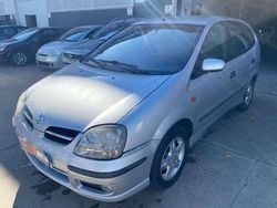 Plateado Usado 2004 Nissan Almera Tino Acenta Monovolumen | 3990 €