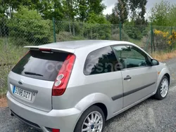 Gris / plata Usado 2006 Ford Fiesta Sport Utilitario | 3300 € (Precio justo)