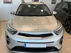 Gris / plata Usado 2024 Kia Stonic SUV | 18.800 € (Precio justo)