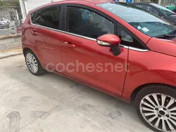 Granate Usado 2008 Ford Fiesta Titanium Utilitario | 5500 €
