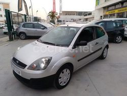 Gris / plata Usado 2006 Ford Fiesta Coupe | 4990 €