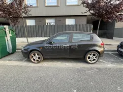 Negro Usado 2004 Alfa Romeo 147 Distinctive Utilitario | 1200 €